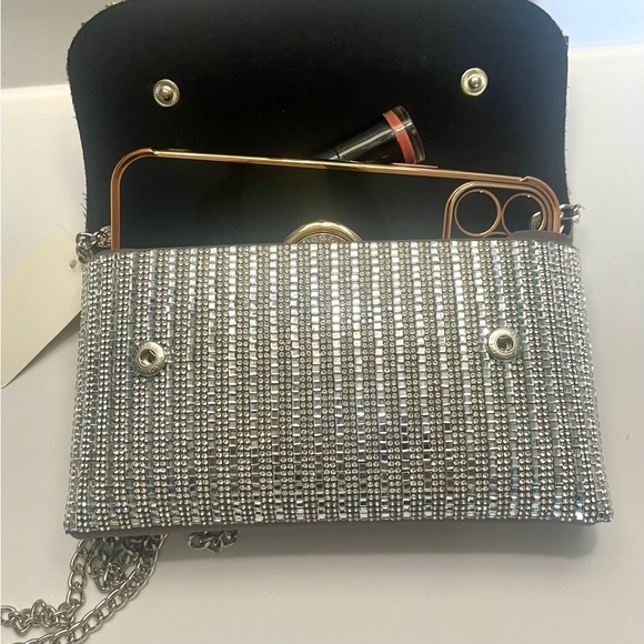 NWT ~Silver Textured Envelope Clutch - Picture 3 of 8
